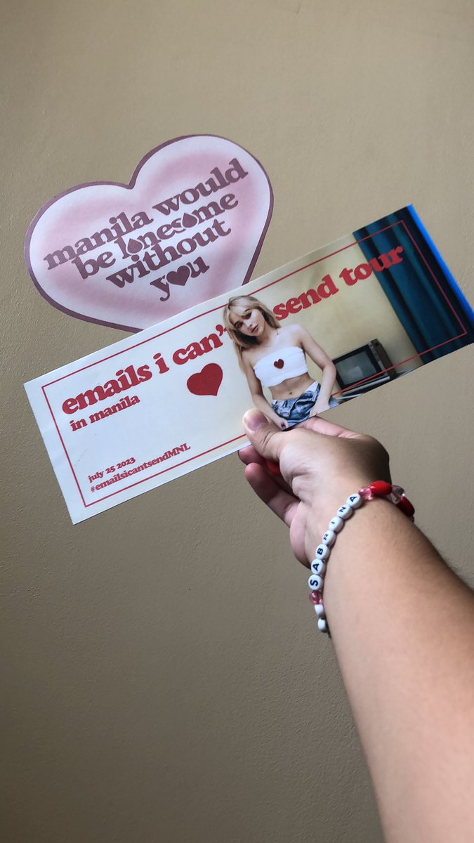 juliathegurl's tweet photo. Pcd is still hitting hard. Thank you @PinoyKarpenters for sending me these fan and banner. 🫶♥️💌 https://t.co/NJYbthnNLV