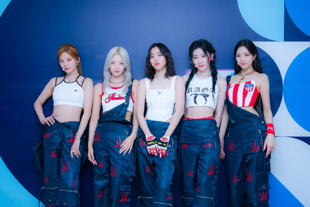 [👔] 230806 #착장인가

잠시 후 오후 3시 40분!
#인기가요 에서 만나요❤

#있지 #ITZY #ITZY_CAKE <a href="/ITZYofficial/">ITZY</a>