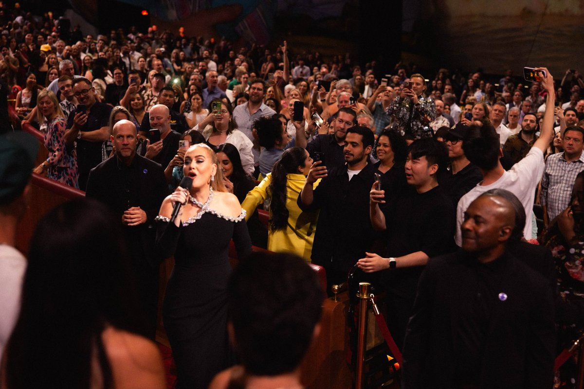 Adele's tweet image. Weekend 21