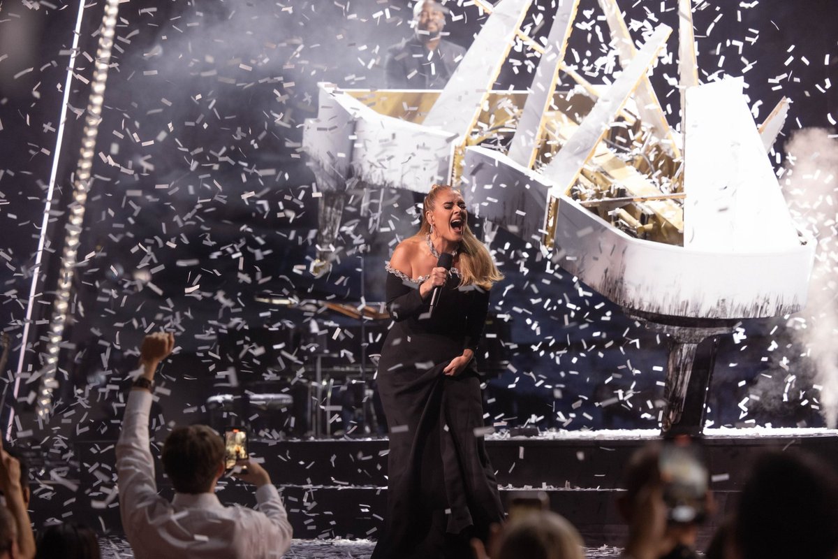 Adele's tweet photo. https://t.co/6cgOeAjwEO