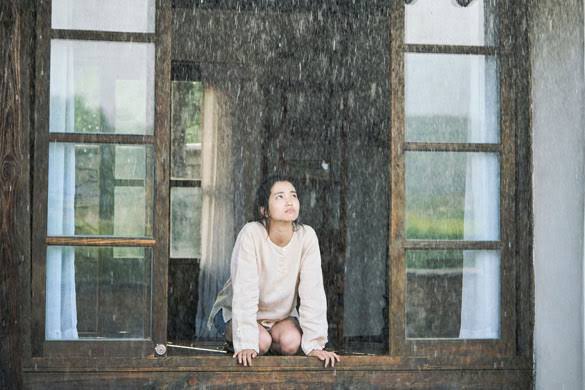 Ketika hidup lagi berat-beratnya, selalu ingat kalau kita punya comfort movie seperti LITTLE FOREST. Salah satu film yg jarang gagal dalam tugasnya balikin mood kita ke jalur yg benar tanpa perlu konflik, tanpa perlu karakter jahat dan tanpa perlu melodrama berlebih. Cuma ada