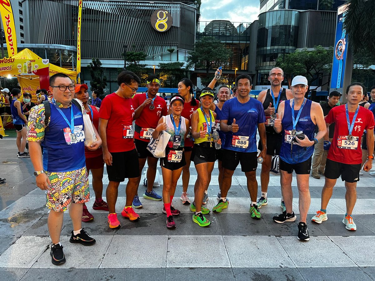 USAmbThailand's tweet photo. Terrific to run the #BangkokPost 10 KM race this morning with Governor @chadchart_trip, @PavelPitel, @PavidaPP, Carter &amp; so many other friends! Perfect start to the day &amp; great to help children’s education. Look forward to the next run in #AmazingThailand! https://t.co/2ltS8qBLxw