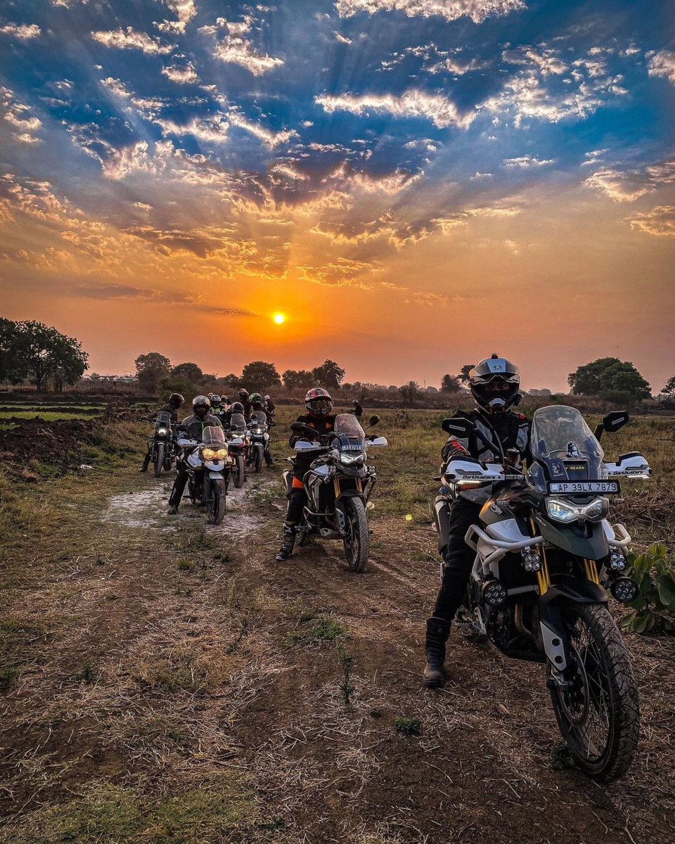 IndiaTriumph's tweet photo. As friends, we ride! 

#HappyFriendshipDay #ForTheRide #TriumphIndia #MakeYourWeekendsMatter #TriumphWeekend #MyTriumphWeekend 

📷: ghumakkad.babu on Instagram https://t.co/RT6bZr88z2