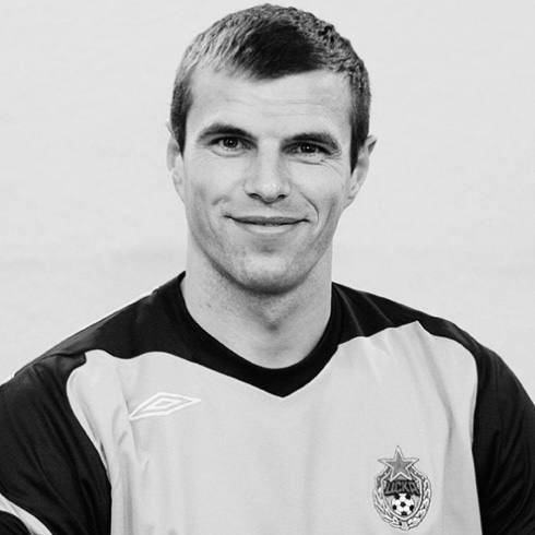 pfc_cska's tweet photo. Не стало Вениамина Мандрыкина…

Экс-голкипер ПФК ЦСКА, неоднократно выигрывавший чемпионат России, Кубок и Суперкубок России, а также Кубок УЕФА, ушел из жизни в возрасте 41 года. 

Мы выражаем соболезнования всем родным и близким. Покойся с миром, Веня! https://t.co/rgsLcuWQWx