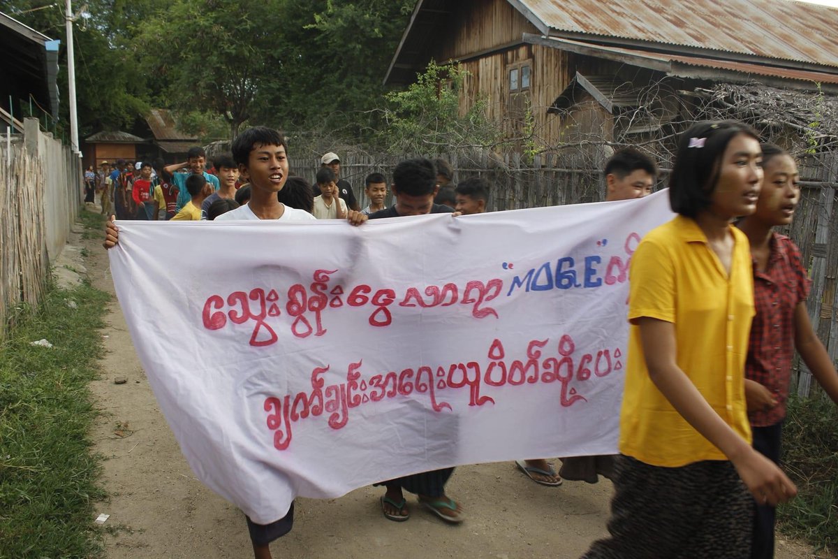NantEiThandar's tweet photo. Pro-democracy residents from a village of #Yinmarbin Twp, #Sagaing Region, staged a marching strike to overthrow the #MilitaryDictatorship on Aug5.

#AcceptNUGRejectMilitary 
#2023Aug6Coup     
#WhatsHappeningInMyanmar https://t.co/SDL3IyLkFU