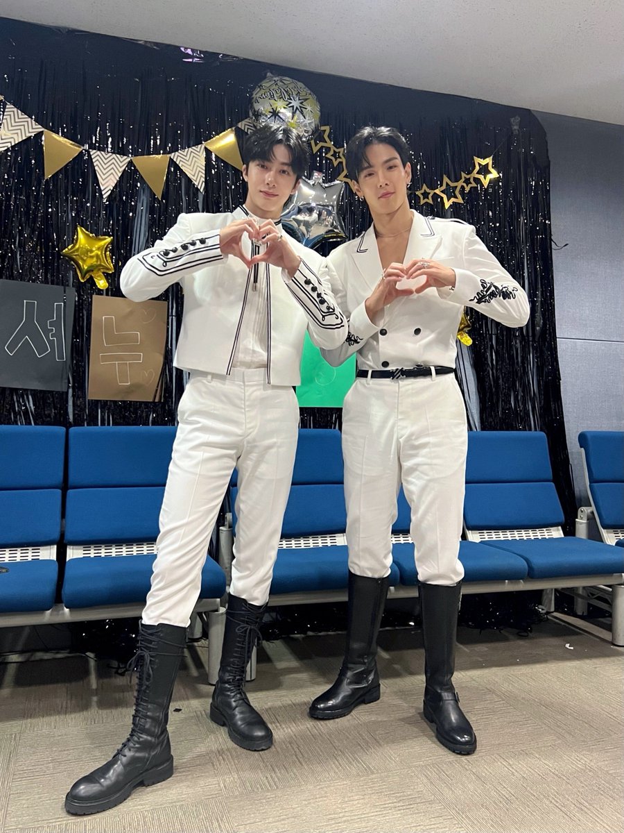 OfficialMONSTAX's tweet photo. 📸
230806 #몬스타엑스 #셔누 #형원
SBS #인기가요 완료 🕶

몬베베가 주신 사랑 덕분에
마지막 인기가요까지
잘 마무리할 수 있었습니다🥰
[THE UNSEEN]을 사랑해 주시고
응원해 주신 몬베베분들 감사드려요 😎🫶

#SHOWNU #HYUNGWON
#MONSTA_X #MONSTAX 
#THEUNSEEN #LoveMeALittle
#Inkigayo https://t.co/nDz6r1NmNQ