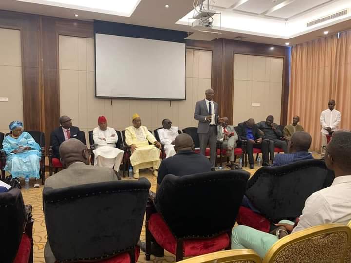 La concertation des coalitions politiques du 05 août a adopté la résolution suivante en 3 points:
1. La création d'une structure comme espace de concertations,  d'échanges, et de formulations de dynamiques pour booster de manière constructive et responsable la transition. #udrg