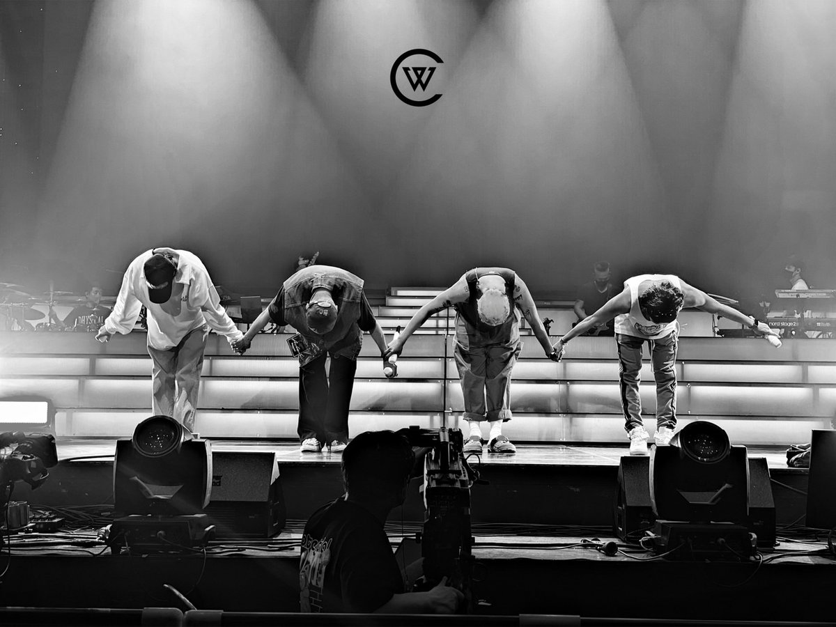 #THANKUINNERCIRCLE

생일 축하합니다💙

#Happy9thBirthdayINNERCIRCLE
#HappyInnerCircleDay