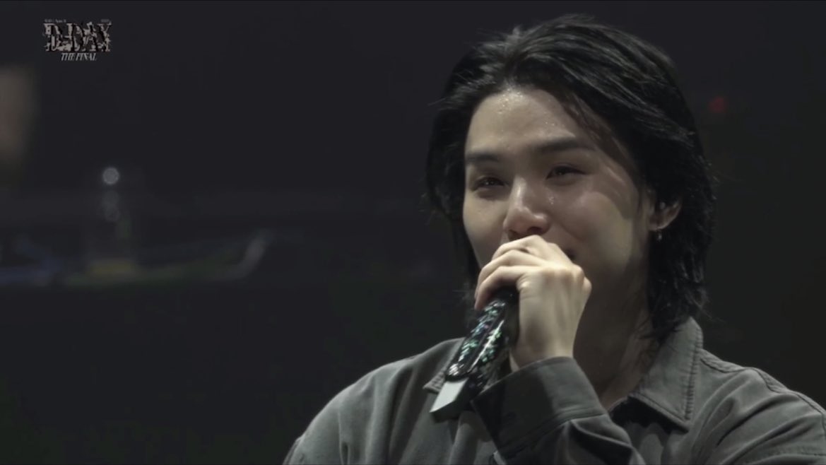 ช่วงสุดท้ายแล้วนะครับ ไม่ใช่ว่าผมจะเพิ่มรอบได้ทุกครั้งที่ทุกคนขอนะ😅 สุดท้ายสุดท้ายสุดท้าย จริงๆ แล้วครับ ขอบคุณที่ทำให้โชว์นี้สำเร็จลุล่วงไปได้ ครั้งต่อไปที่ผมแสดงที่เกาหลี หวังว่าจะได้แสดงด้วยกันกับเมมเบอร์ของเราด้วย💜 มาสนุกไปด้วยกันจนจบเลยนะครับ! #D_DAY_THE_FINAL_D3