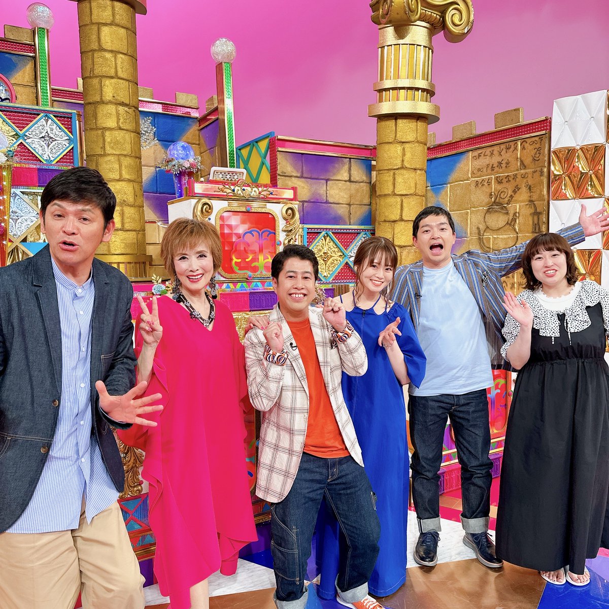 senzai_8's tweet photo. このあと夜７時からは
大御所‼️小柳ルミ子さんが初登場
岡田さん率いる「チーム岡田」でクイズに挑戦します

総額６億円のジュエリーがスタジオに登場😍
ルミ子さんがビビッときた
高額ダイヤモンド💍は一体どれ？

まもなく放送が始まりますよ～ https://t.co/JK320DzZUW
