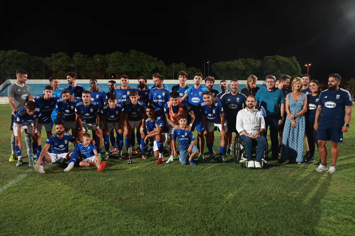 XerezCD_OFICIAL's tweet photo. 🥈🏆💙

José Ángel Aparicio (@ciudadjerez) hizo entrega del trofeo de subcampeón de la Feria de la Vendimia al #Xerez https://t.co/7NmesLOW5G