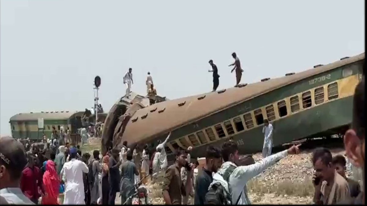 Mussskey's tweet photo. my country is under economic crisis, political crisis and disasters! 
God please protect Pakistan 🥺
#TrainAccident https://t.co/Cs5oMO3noB