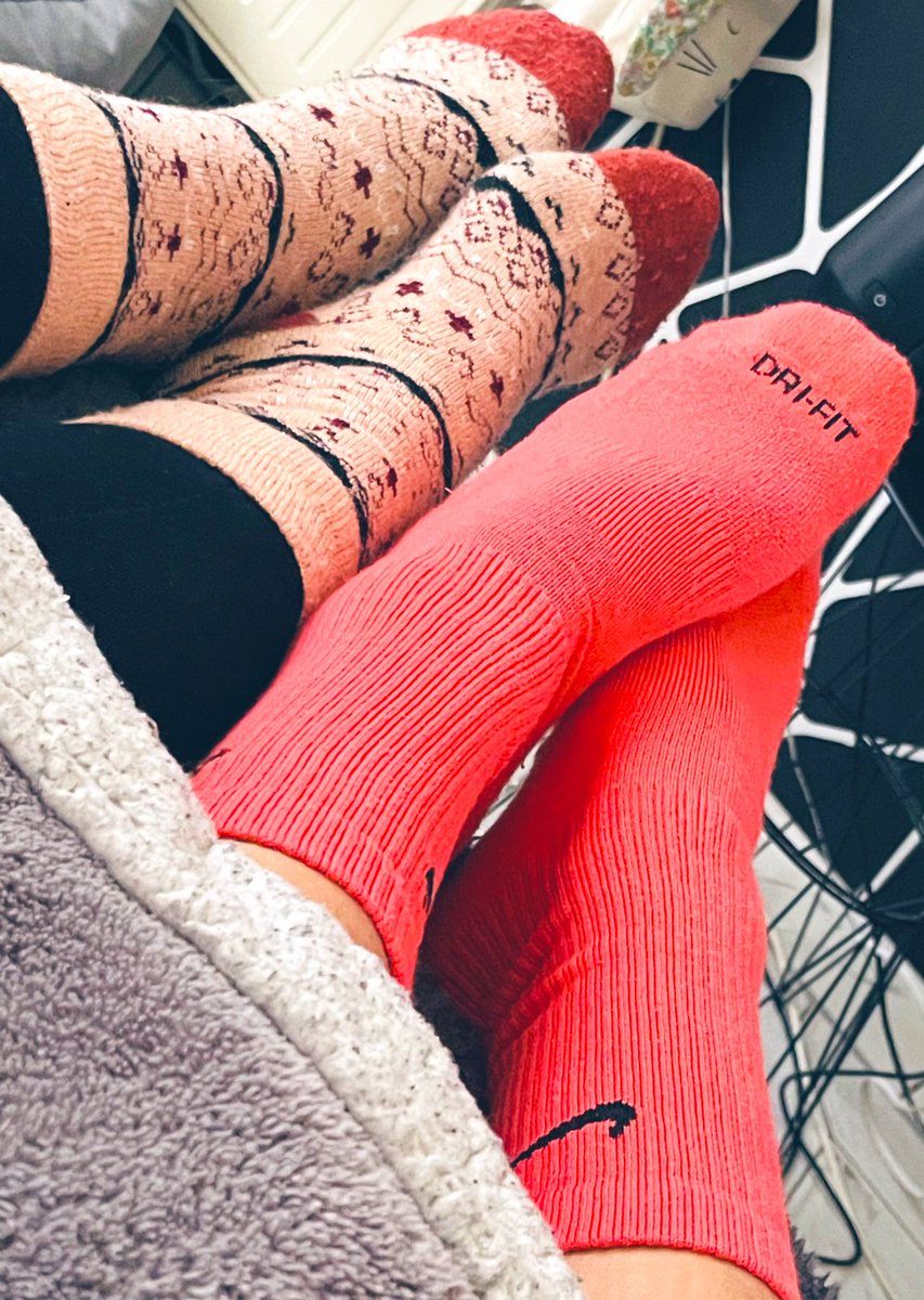 FinDomQueenT1's tweet image. Was für ein Wetter! ☔️ 
💵 💵💵💵💵💵💵💵💵💵💵💵
Zwei Göttinnen heute unter sich!
Zeit für Planung!
Wir freuen uns schon auf unsere gemeinsamen Sessions⛓️👸🏽👸🏽⛓️und planen weiteres!😈@godessalexia_ 
@RealLoser62 @Willi13345115 #paypig #findom #mistress #loser #feet #socks #herrin