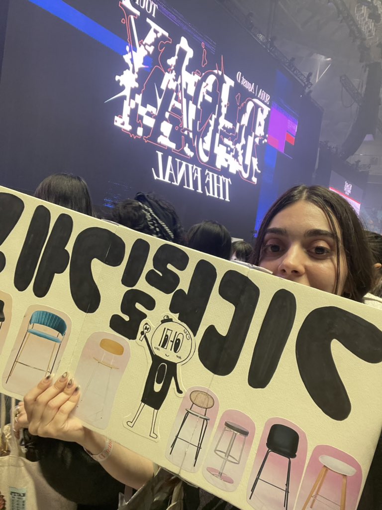 THEY SHOWED MY BANNER OMGGGG THE MEMBERS SAW MY BANNER😭😭😭

#AgustD_DDAY_theFinal 
#AgustD_SUGA_Tour_in_Seoul 
#AgustD_Tour_Final 
#D_DAY_THE_FINAL
#D_DAY_THE_FINAL_D3