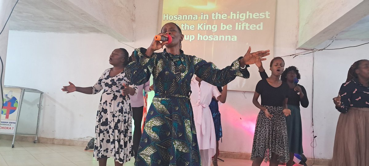 Arnoteo2's tweet photo. Sunday second service at Bwaise Worship Centre Yesu Akwagala with pastors Arnold Kikonyogo , Teojude Kikonyogo and Ostyn Mills from USA 
#the_bronze_snake 
Scrip ref: Numbers 21:1-8, John 8:27-30, 2kings 18:3:7 1John 4:7-12 https://t.co/0ZHEz4EdMY
