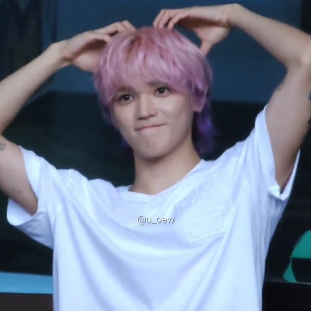 His hair his :] smile his big boba eyes and the tooth gems?!! EVERYTHING ABOUT TAEYONG TODAY WAS SO CUTE AND PRETTYYY