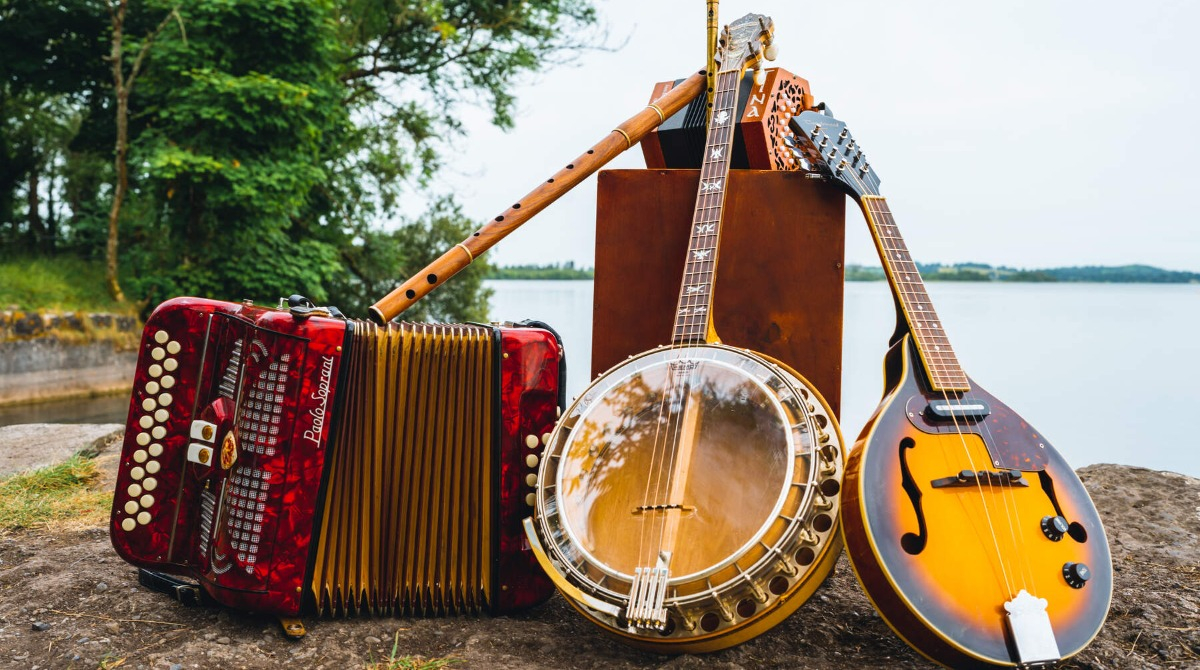 An hour’s drive west of Dublin airport, you’ll find Mullingar in County Westmeath -  that’s where we’ll be today! 

Why? The Fleadh Cheoil is on! 🎶

If you haven’t heard of this musical celebration, um, where have you been? 🤨 Just kidding, read about it: bit.ly/3KJ1axh