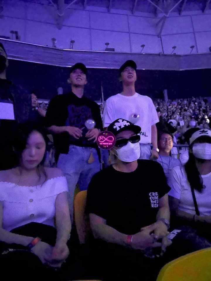 Army_bts323's tweet photo. حفل اليوم اخر حفل ليونقي بفضل الحفل قدرنا نشوف جين وجيهوب ونامجون وجونغكوك مابقى غير تاي وبتكمل الفرحة بس شوفوا فرحة جينهوب بالحفل 😭😭🥺🥺♥
#Namjoon #SUGA_AGUSTD_TOUR_in_Seoul https://t.co/9jUlbsgAl9