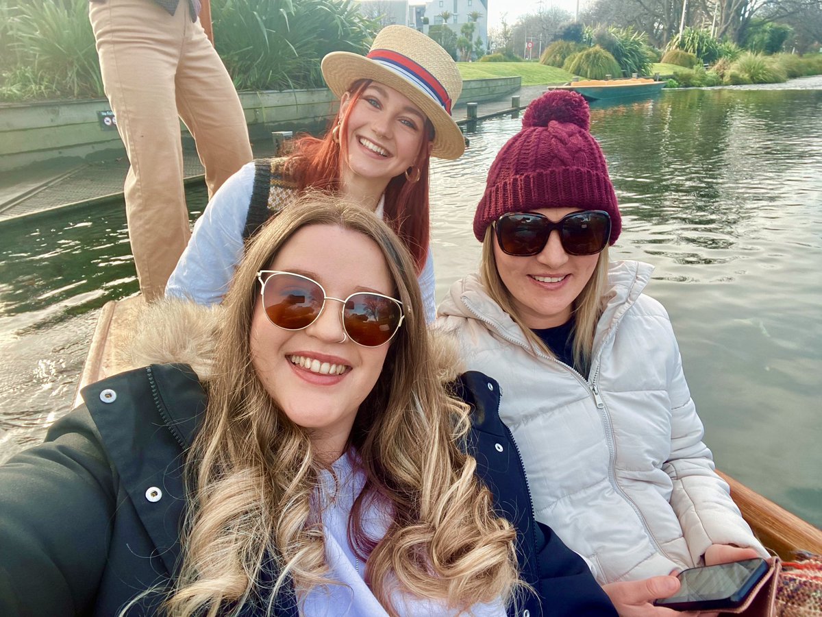 Franlindon's tweet photo. Doing all the tourist things 🏔🚤🏞 https://t.co/nPkhleBqMY