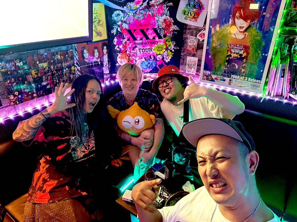 Sound_mattsun's tweet photo. ドラムにMinority Game
ユウキ
EOTDのヒロがベースで
レゲエをやってる世界線

お店も来てくれてありがとうね✨
#RadicaLooP https://t.co/LOUq98nER2