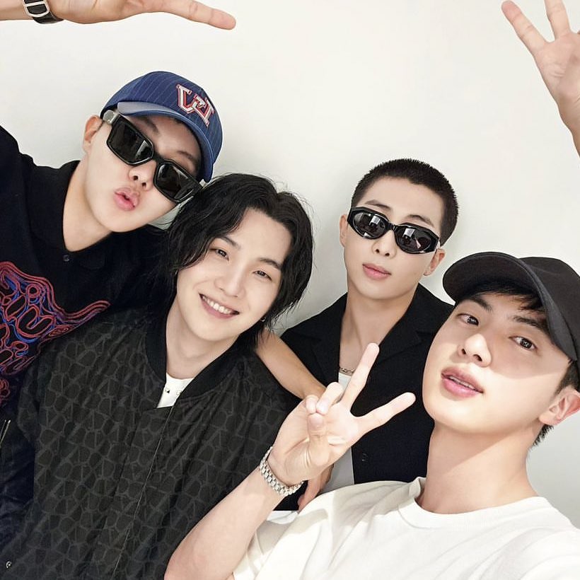 7_5813's tweet photo. 😭😭😭😭😭😭😭 https://t.co/pHegslLEcW