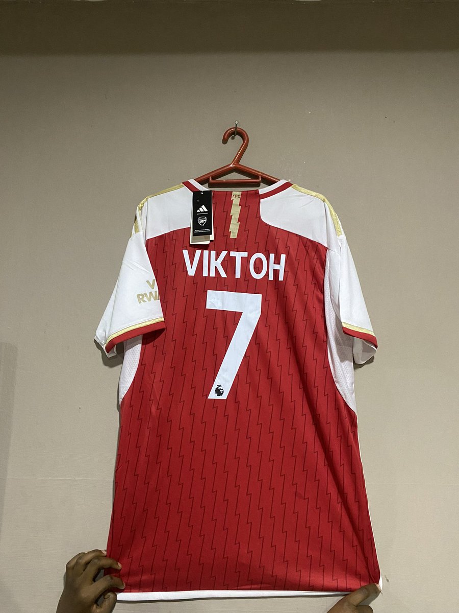 akkitss's tweet photo. Goodmorning guys, come and retweet and buy my jerseys please. you guys can get me to 1000 likes and retweets. You have the powerr😭❤️ love yall❤️❤️ https://t.co/2Mjb2jceCC