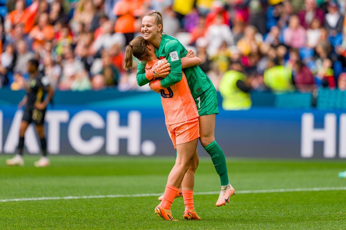 Our #️⃣1️⃣⛔️🧤

🚧 <a href="/DomselaarDaphne/">Daphne van Domselaar</a> 💯

#FIFAWWC #NEDRSA #TheOranjeBeat