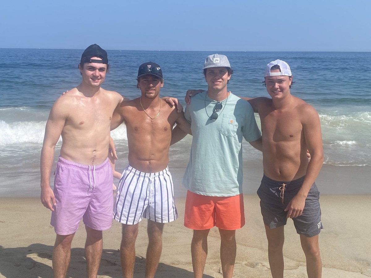 5goos's tweet photo. Rams chilling at the beach.
⁦@FordhamHockey⁩ ⁦@DaRealOG22⁩ https://t.co/LCWQZ5HDty