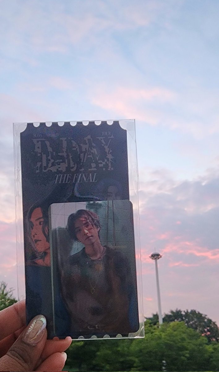 BTStranslation_'s tweet photo. a purple sunset as we come out of kspo dome 🥹💜

#D_DAY_THE_FINAL_D3 #D_DAY_THE_FINAL https://t.co/kcMUPFVBdY