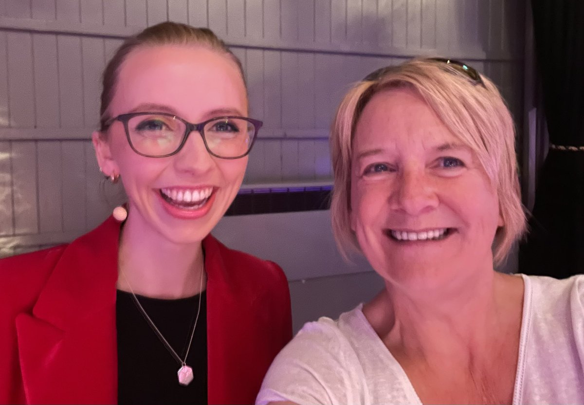 Great to meet you <a href="/annalapwood/">Anna Lapwood</a>!!   Thanks for the selfie!!!  🎶🍾🥂🍾🎶