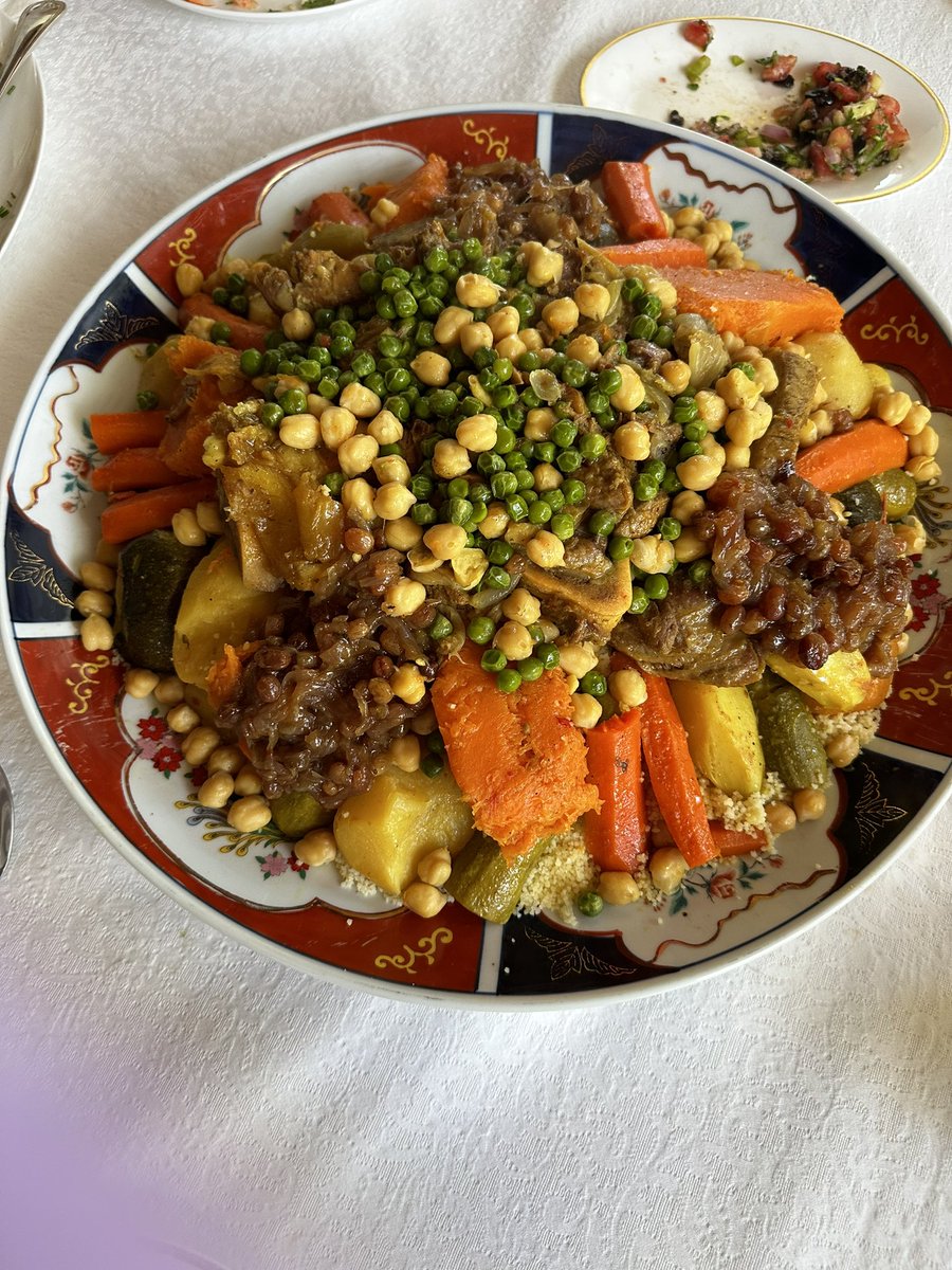 Hier c’était couscous! Ma mère a mis bcp de couleurs.. ! Elle est belle notre cuisine sérieux #moroccanfood