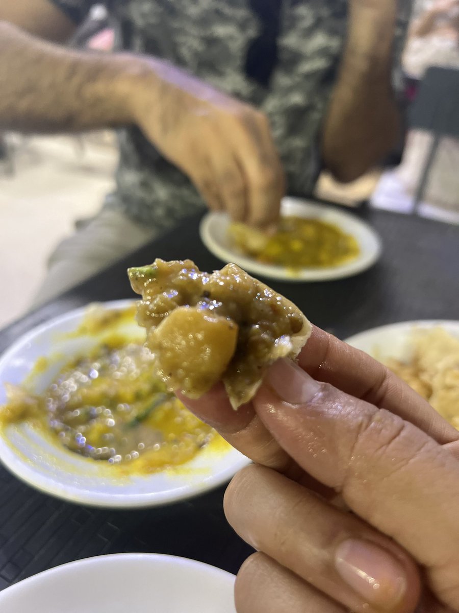 This is what a blessing looks like 🤤

#dilpasand #halwapuri 
#karachi ❤️