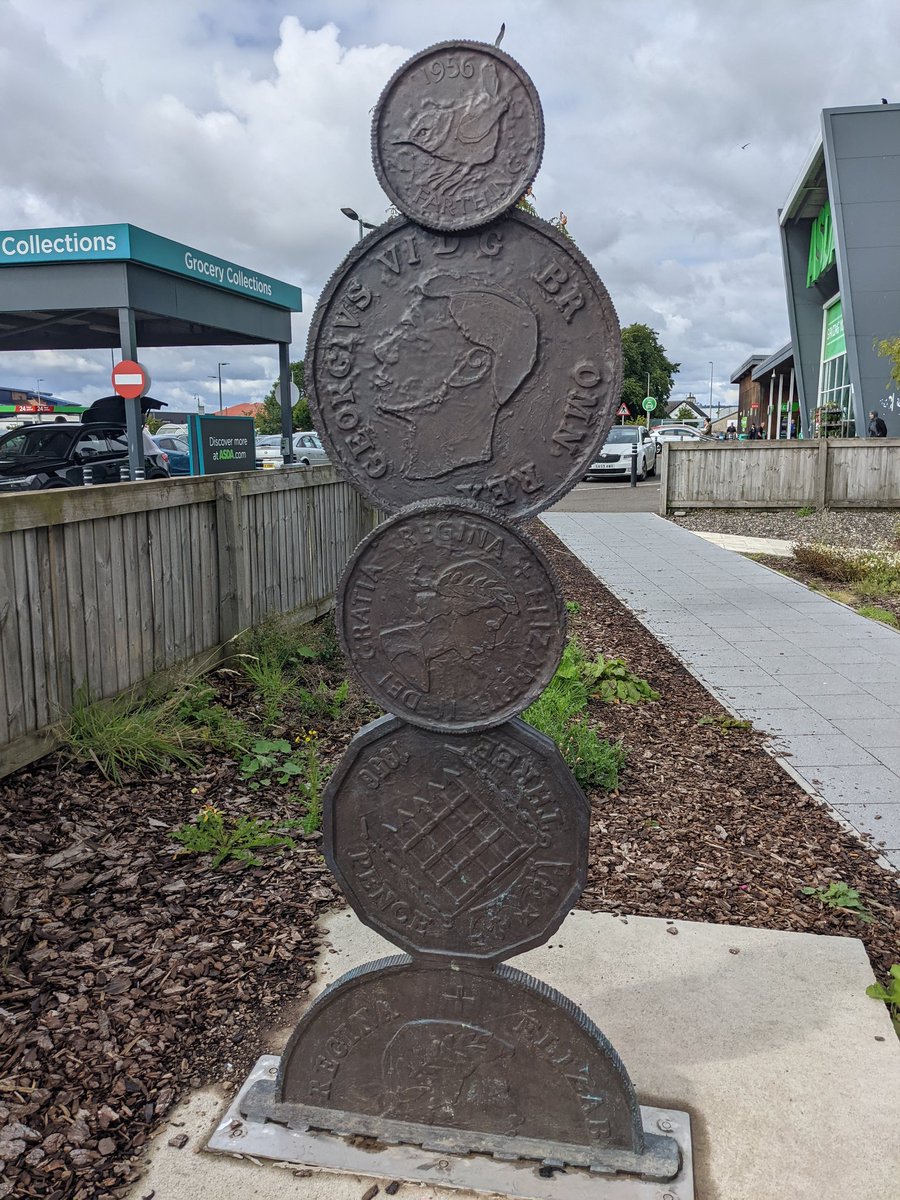 kitschsisgold's tweet image. Old penny&apos;s 💜
Lovely little statue found this morning.

Bargain items still available, further price reductions coming today

Clear the stock

#spendapenny #oldcoins #shilling #halfpenny #spend #vintage #retro #art #sales #buy #sell