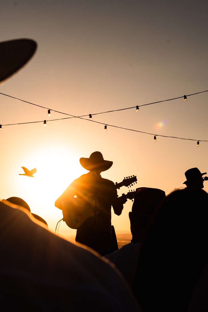 GuitoShow's tweet photo. Gravei um DVD no pelo, sem pré produção. Como eu faço ao vivo nos meus Shows e que nunca se repetirá ! Não é COMO vai dar certo… É ATÉ dar certo ! #guito #guitoshow #dvdguito #folk #folkbr https://t.co/AivH2MZNuz