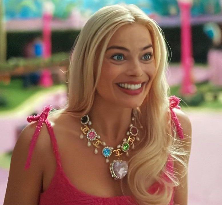 j’ai vu le film Barbie et j’ai retenu que ce look chanel sur margot robbie 🎀