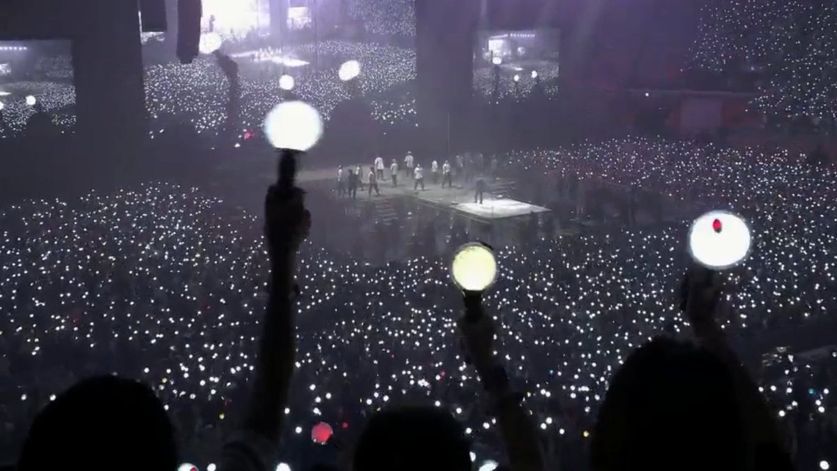 uarelip's tweet photo. momentos del AGUSTD TOUR que alteraron mi brain chemistry 

— a thread ✧ https://t.co/OdJXWahCWG