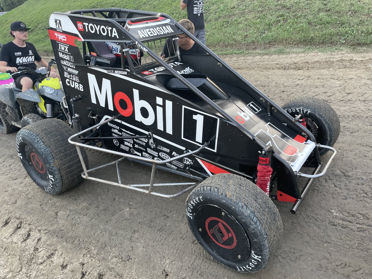 RacingProMedia's tweet photo. GIRL ON FIRE: Avedisian Wins Slider Battle with Sarff at I-55 for Fourth Win of Season

#JadeAvedisian #KarterSarff #TaylorReimer #XtremeOutlawMidgetSeries #POWRi #Racing #Winner #Dirt #Missouri #I55 #FederatedAutoParts

https://t.co/wlcOOdlKuz https://t.co/Hvmv01F0VL