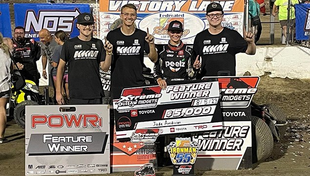 RacingProMedia's tweet photo. GIRL ON FIRE: Avedisian Wins Slider Battle with Sarff at I-55 for Fourth Win of Season

#JadeAvedisian #KarterSarff #TaylorReimer #XtremeOutlawMidgetSeries #POWRi #Racing #Winner #Dirt #Missouri #I55 #FederatedAutoParts

https://t.co/wlcOOdlKuz https://t.co/Hvmv01F0VL