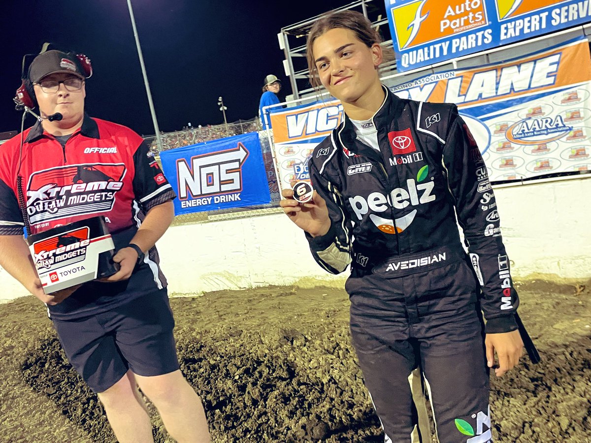 RacingProMedia's tweet photo. GIRL ON FIRE: Avedisian Wins Slider Battle with Sarff at I-55 for Fourth Win of Season

#JadeAvedisian #KarterSarff #TaylorReimer #XtremeOutlawMidgetSeries #POWRi #Racing #Winner #Dirt #Missouri #I55 #FederatedAutoParts

https://t.co/wlcOOdlKuz https://t.co/Hvmv01F0VL