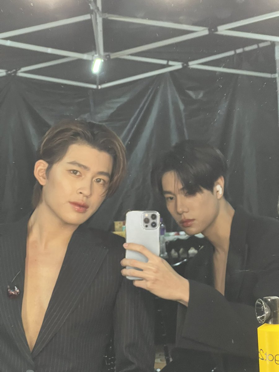 phuwintang's tweet photo. ลุย #PondPhuwin1stFMinMacau https://t.co/2Kaebzhp8j