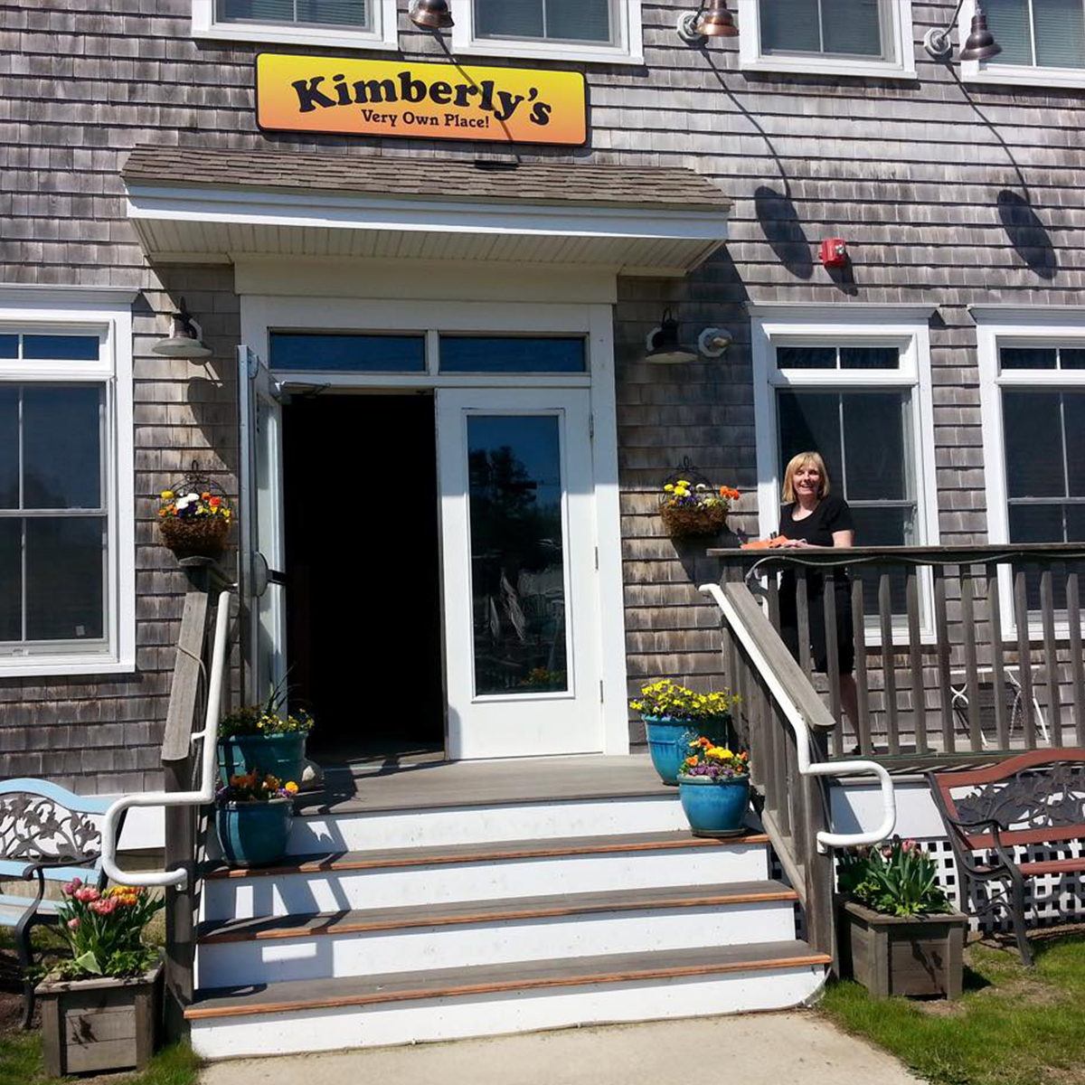 BlockIsleFerry's tweet photo. For 9+ years, Kimberly’s has been serving some of the freshest and most exquisite food on the island! For delicious dining or a professional catering service for your event, check them out! https://t.co/awr8Kjy6Oz
#Sponsored #RIFood #BlockIsland #BlockIslandFerry #BIF #SailAway https://t.co/93DXo0Iaed