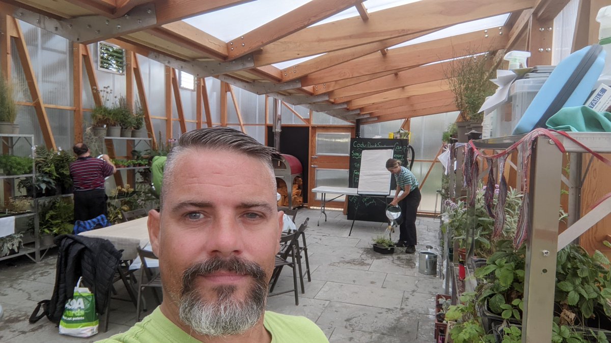I am pleased to announce that we have now collaborated with @CodyDock. ‘The Cody Dock Waterers’ meet on Friday mornings to help them maintain their beautiful gardens. Our first session went well and everyone was excited to be involved and part of this historic site. @NHS_ELFT