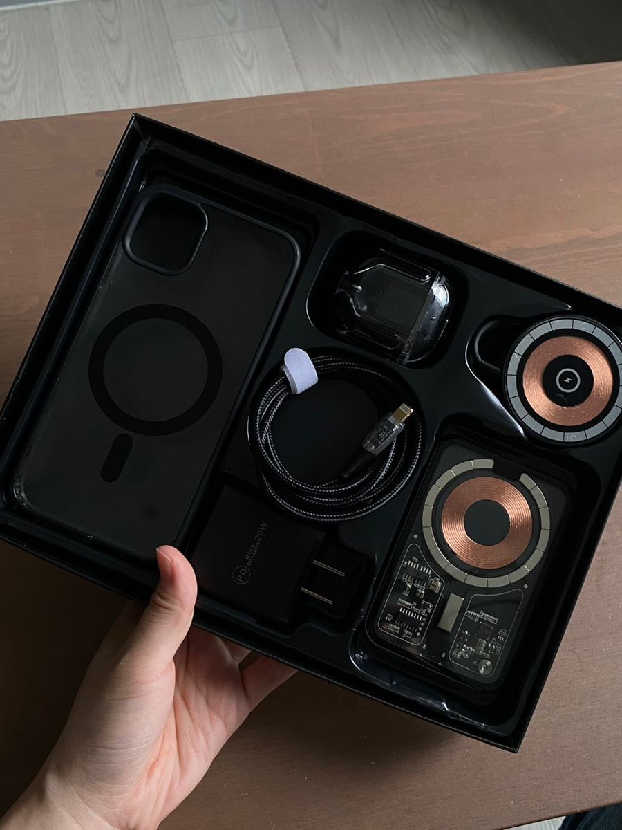 ✨The best gift I’ve ever had✨

Thank you gf !! memang orang lelaki happy dapat special gift mcm ni, sebab memang smart premium! 🥹

6 in 1 iphone accessories

Aku ingat satu barang Rm147, tapi semua satu set ni Rm147?! 

Kejap lagi aku letak review dekat thread ni.