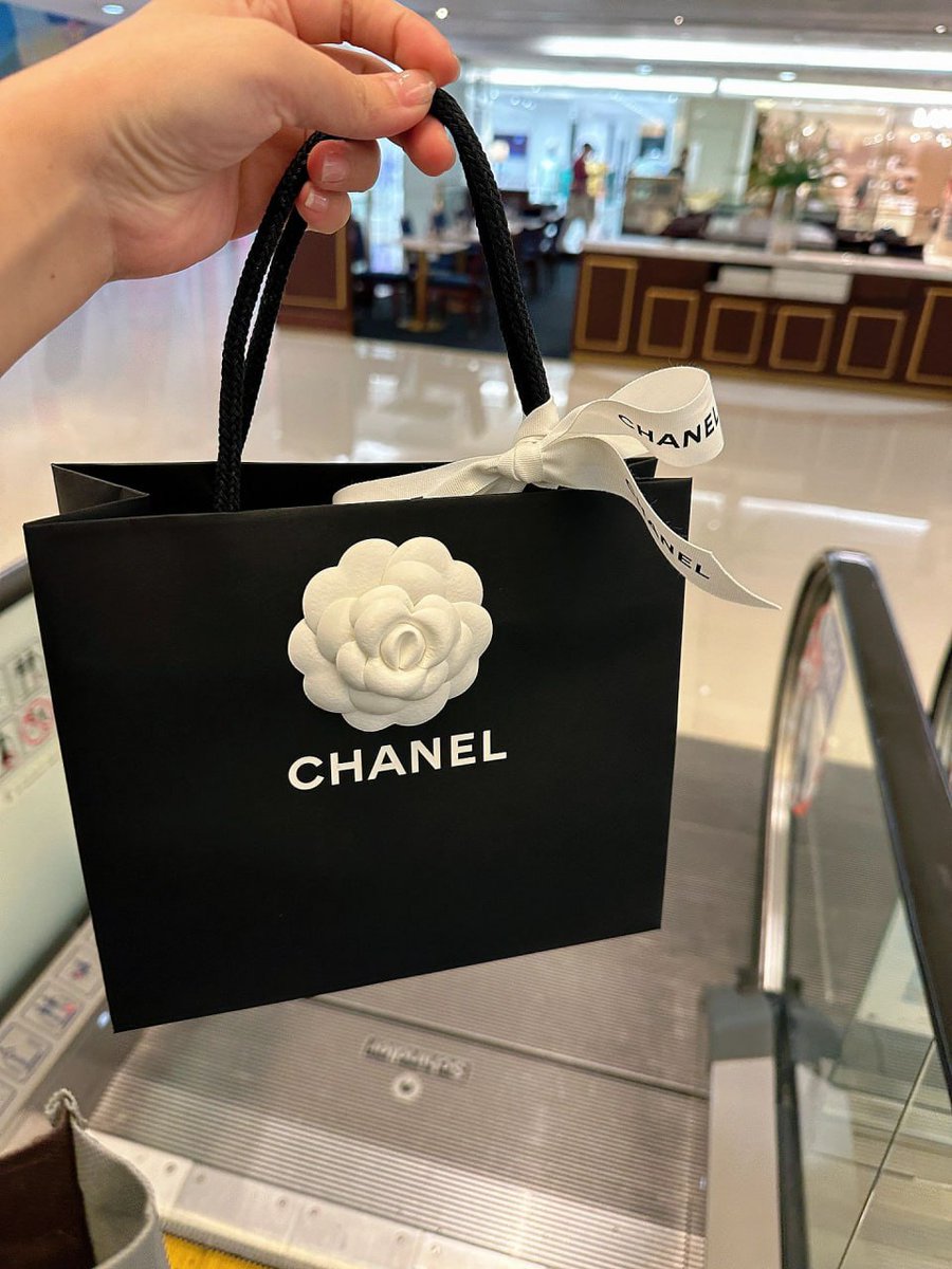 dclawnservices's tweet photo. The magic weapon to cure unhappiness is shopping, buying, buying, all kinds of consumption. https://t.co/XIDXKiCJ7W