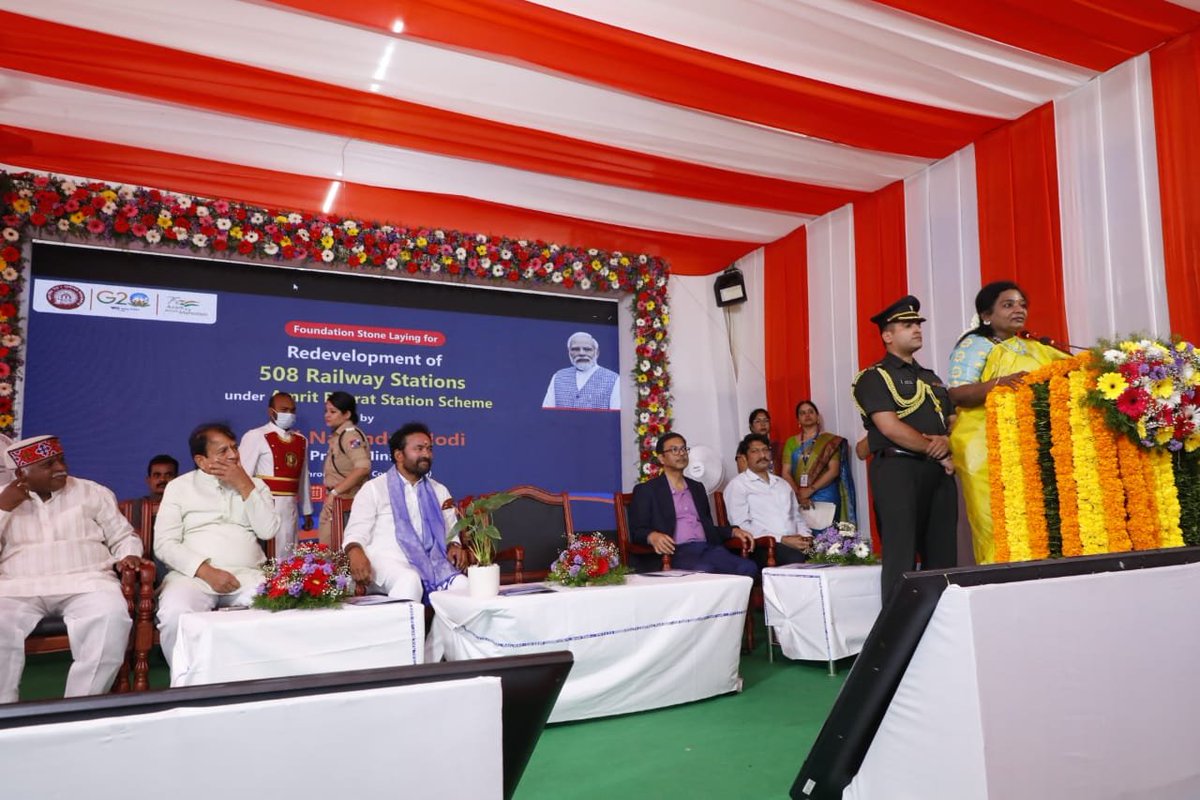 SCRailwayIndia's tweet photo. Smt. Tamilisai Soundarajan, Hon’ble Governor, Telangana  addresses the gathering at Hyderabad station during laying of foundation of Hyderabad station under #AmritBharatStations scheme https://t.co/rcPucRtT6l