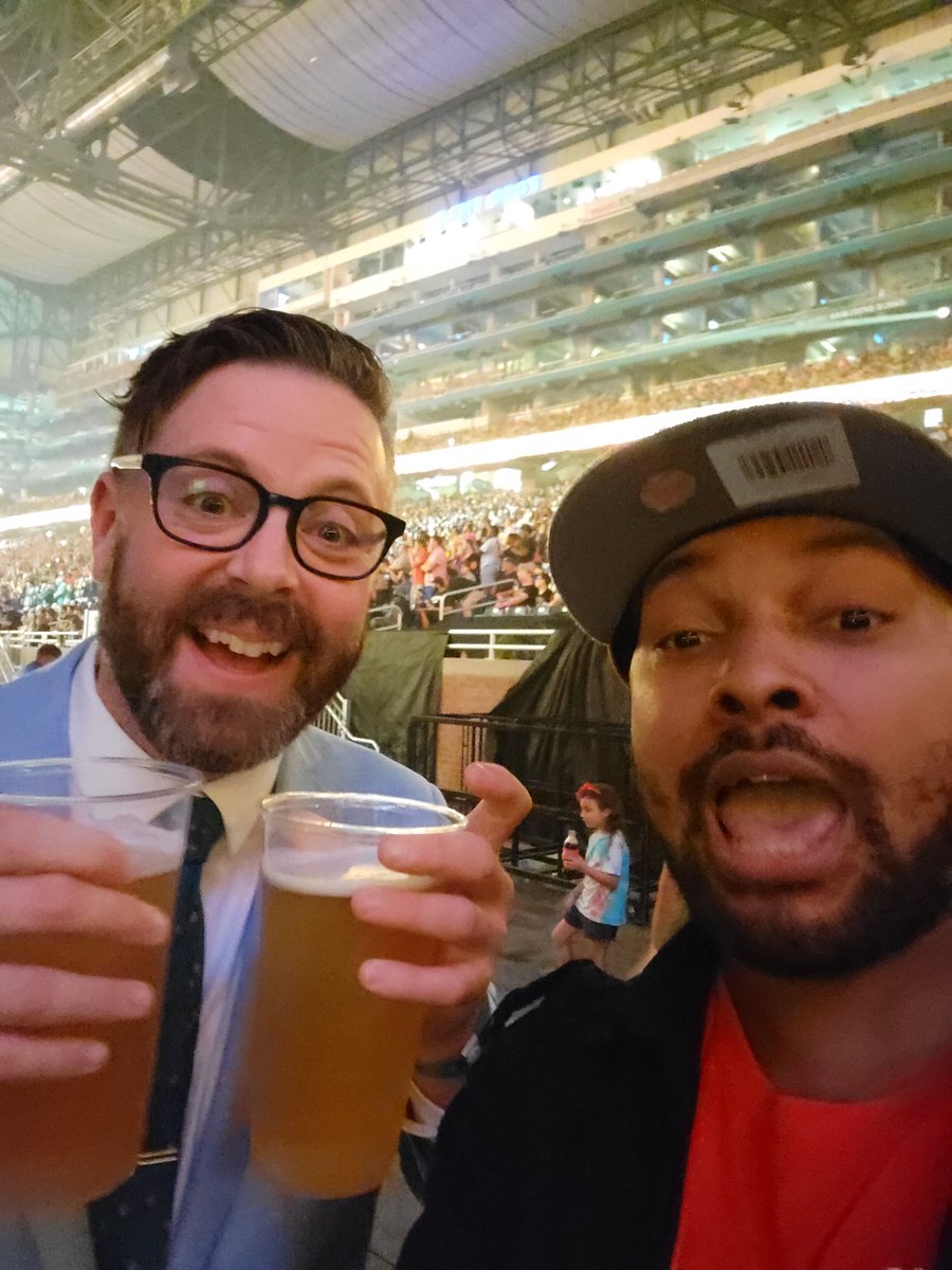 CrucialDaFinale's tweet photo. Met the one and only @GameOverGreggy @ #SummerSlam tonight. The positive energy that spews from this man is indescribable. Hope you had a good time in my hometown of Detroit!! ✌🏽 https://t.co/5rHO27P6GA