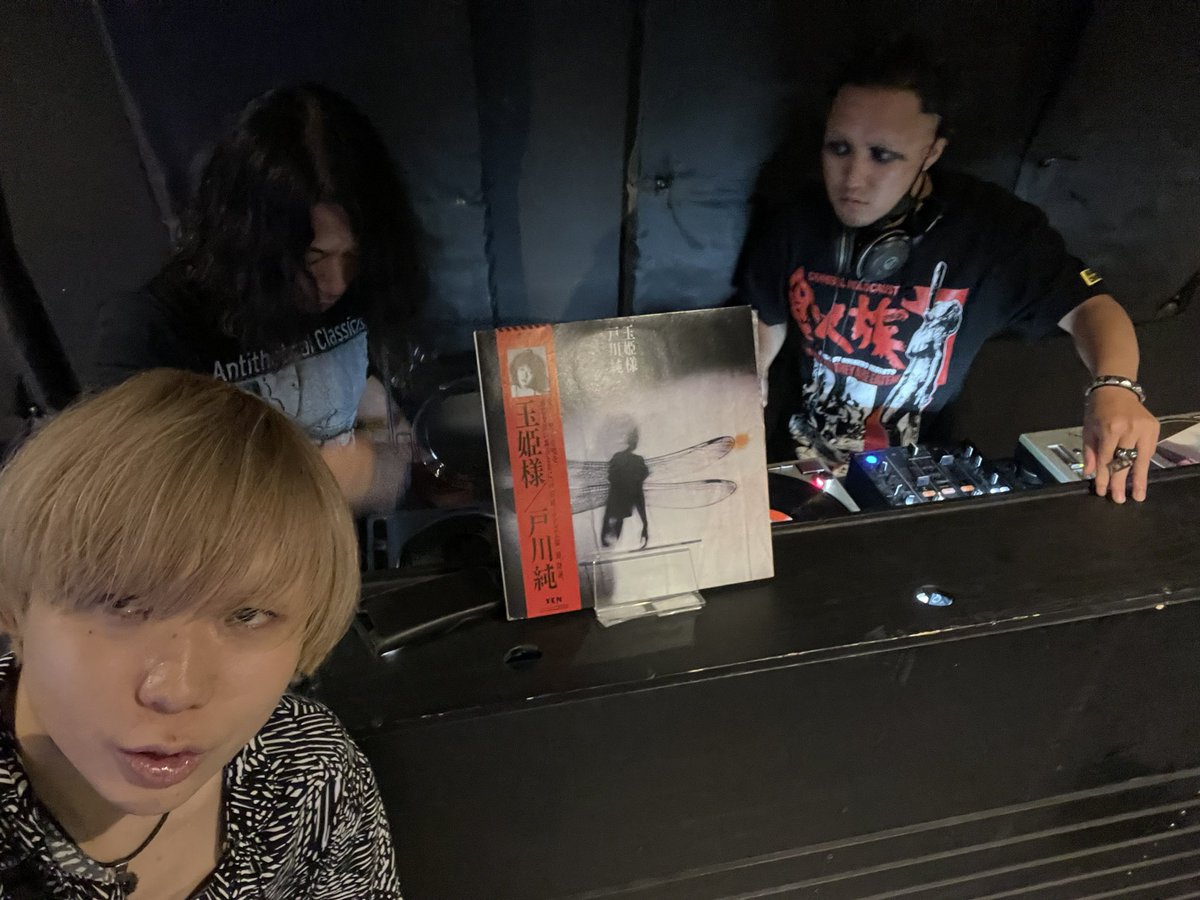 UK_VONO1990's tweet photo. THE SIX DAYS BLUES DAY3オープンしました🎉

DJ tatsuhikoからスタート🎧

#thesixdaysblues https://t.co/w4pPGvhBCx