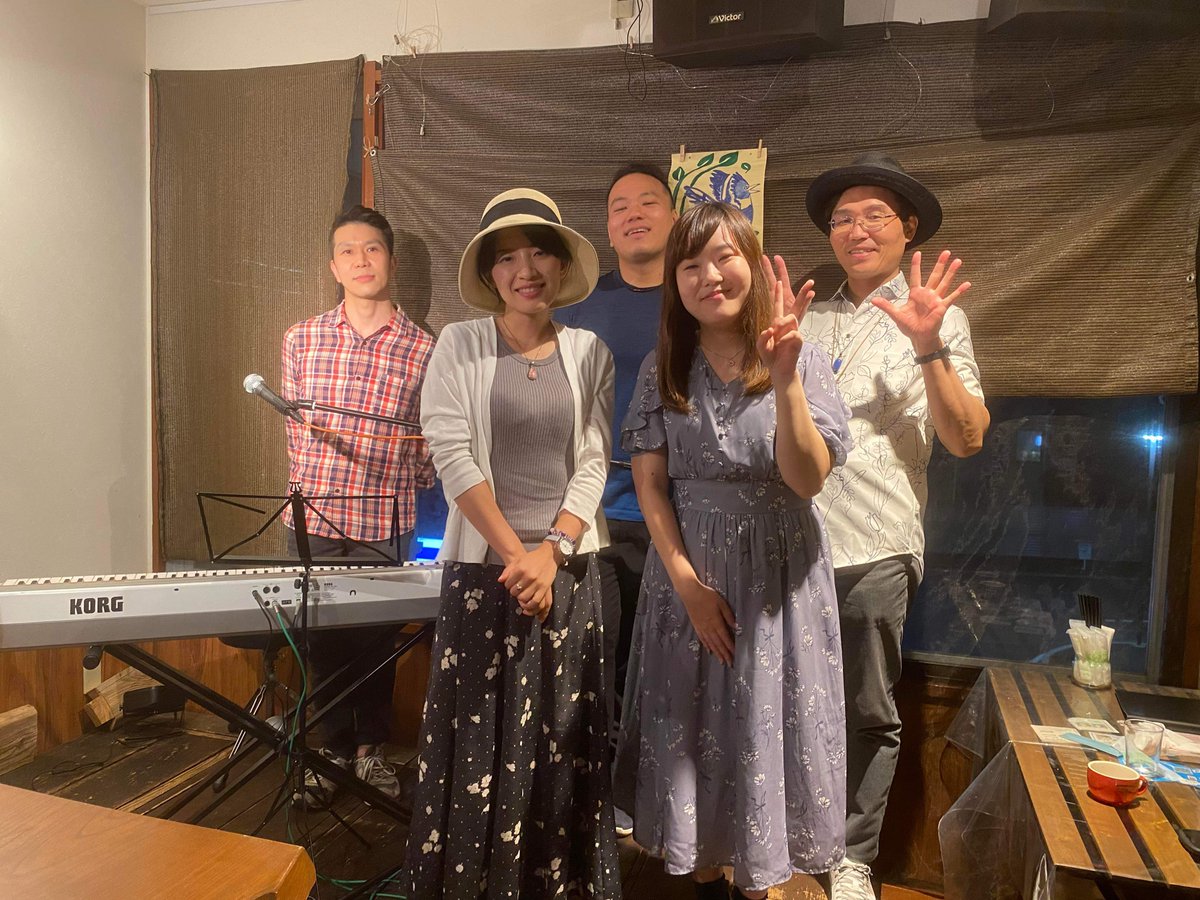 ohtsuka_shingo's tweet photo. 昨日、Green World Cafe(@greenworldcafe)様にて「弾き語りライブ」に出演しました。

ありがとうございました！！

SET LISTS
1.Tennessee Waltz
2.シグナル
3.Lover, come back to me
4.がんばれ
5.Let it be
6.乾杯

出演者：#大塚しんご #結羽 #由利裕行 #Mippi #Mavit https://t.co/0JYRJ2KX4O