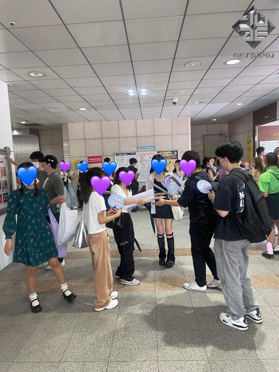 AESPA4U_aespa's tweet photo. 💓BANNER AND HAND FAN FOR #aespa SYNK: HYPER LINE IN TOKYO DOME BY #AESPA4U x #PhoenixTeam
Special thanks to Má nhỏ Tiểu Đông, Tơm, Trần Duyên và Cun Bong for helping us.
MY-Js are so friendly and lovely😍 Enjoy~
#aespa_in_TokyoDome_Day2
#aespa_SYNK_HYPERLINEinTokyoDome https://t.co/XJ6ZZkCmtM