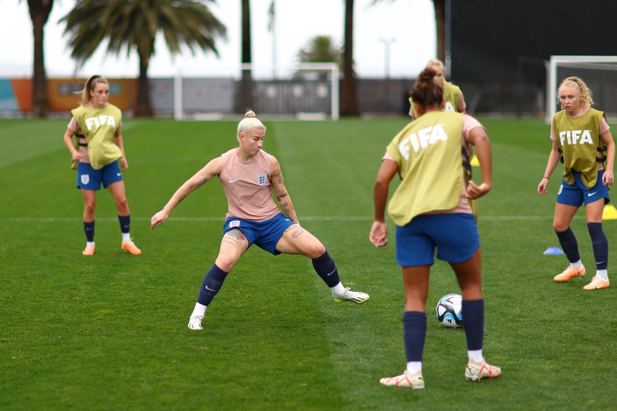 Lionesses's tweet photo. Pre Nigeria session! 👊 https://t.co/RwjCM78quZ